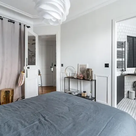 17e- Elegant T2 A Batignolles