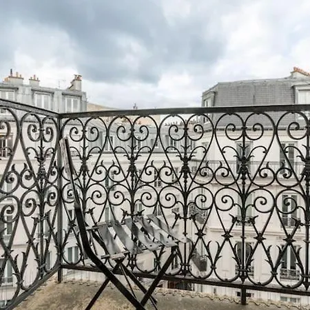 17e- Elegant T2 A Batignolles *
